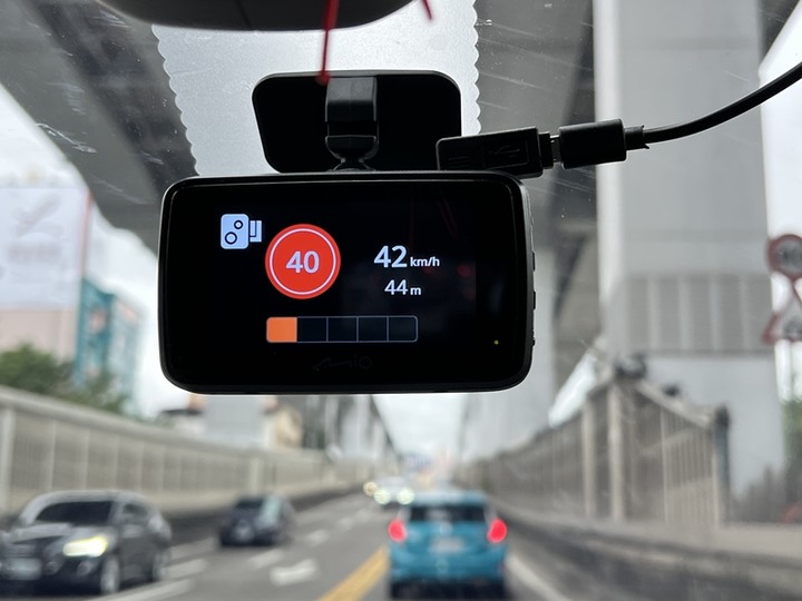 Mio MiVue™ 887 — 4K高畫質與安全六合一之實戰體驗分享，外掛基隆太平青鳥與誠品快閃店輕旅行！