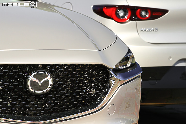 Mazda 3 & CX-30新年式雙車型試駕∣戰力補強、新色張揚 同級對手得提防提防