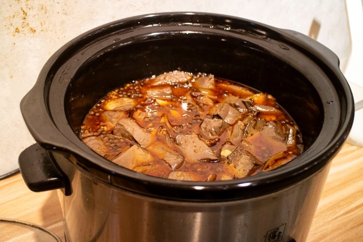 台中迴轉火鍋吃到飽!麻辣鴨血、滷牛腩、冰淇淋無限供應