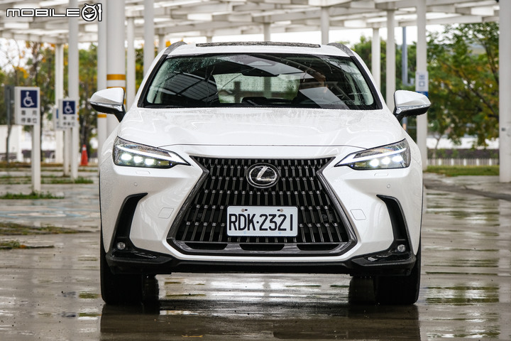 Lexus大改款NX350h試駕|除了是銷售冠軍傳人,還有更多你不知道的事