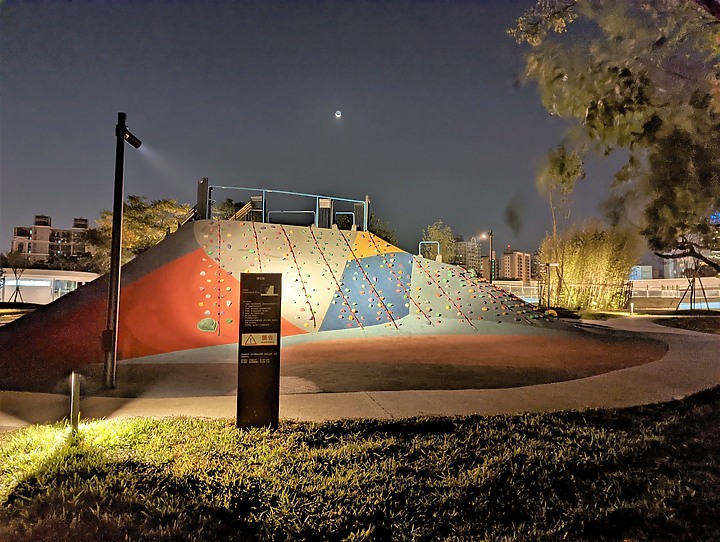 夜拍比較: Oneplus8pro vs Pixel6pro