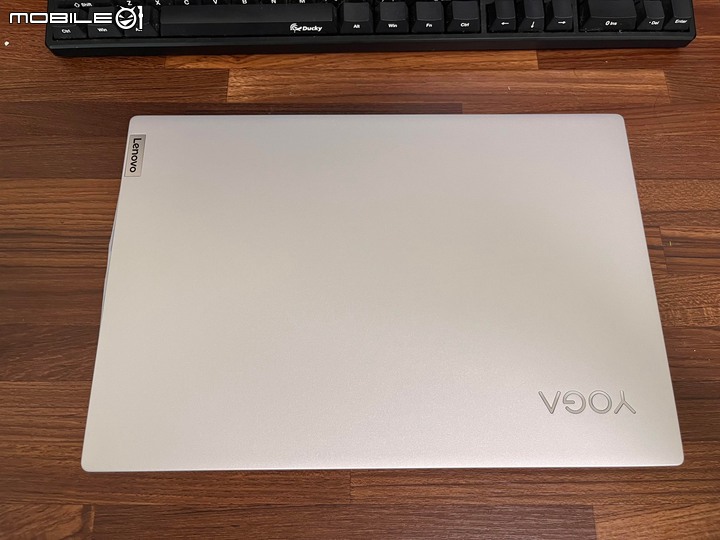 點我看大圖 簡單開箱、心得 Lenovo YOGA Slim 7 Carbon 14 AMD款