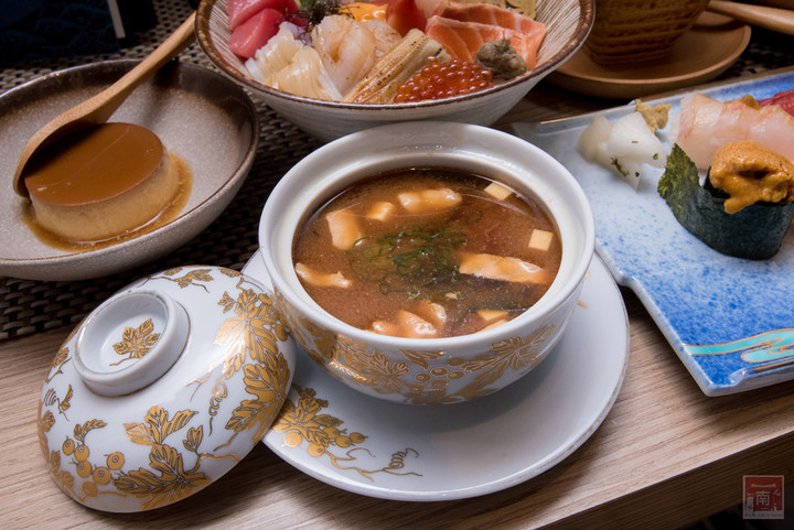 【臺南美食】必嘗特級海鮮丼｜生魚握壽司｜日本進口海味海膽｜職人精神新鮮上桌｜日本料理推薦｜嚴選新鮮漁獲｜無菜單料理~~鮨瑀壽司