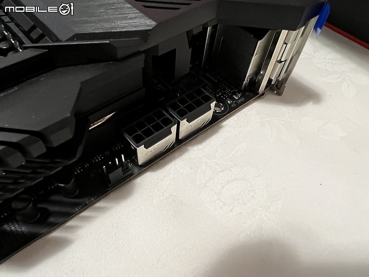 點我看大圖 ROG STRIX 系列攻頂 Z690-E GAMING WiFi 簡單開箱