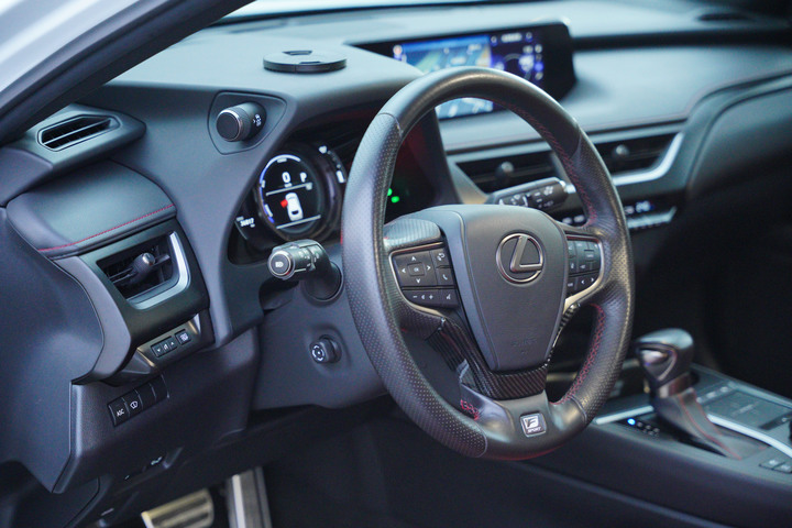 獨一無二的美好 Lexus UX250h F Sport