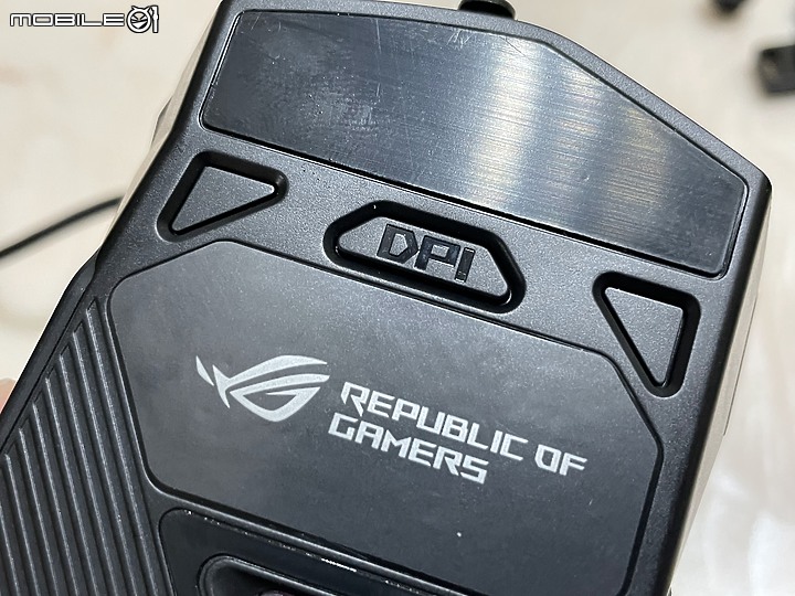 機構大改款、配件超玩家 ROG Zephyrus S17 GX703HR 快速心得分享
