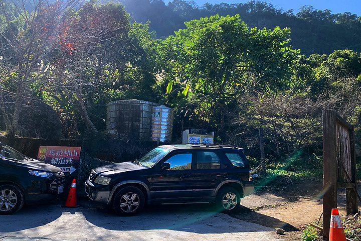 苗栗泰安｜馬那邦山登山步道｜漫步楓紅古戰場．遠眺深藍聖稜線