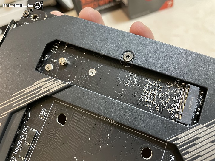 點我看大圖 礦潮下的多顯示輸出方案 AMD 5700G & X570I AORUS PRO WIFI