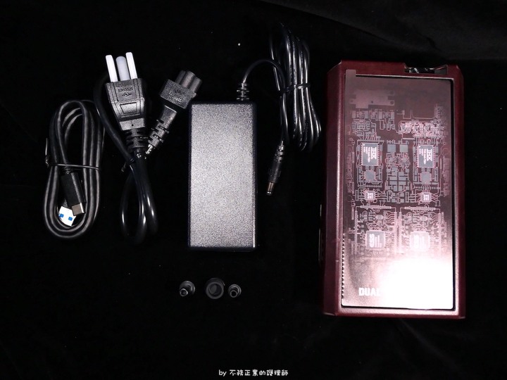 [不務正業護理師開箱]FiiO M17 HiFi 播放器可攜式台機～是旗艦播放器也是桌機,超級大耳罩模式,激發您耳罩耳機的潛能～