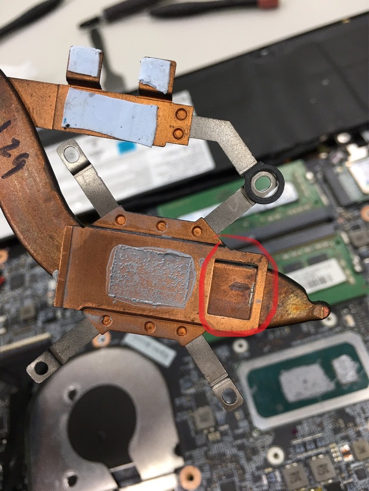 MSI PS63 8SC奇葩散熱設計