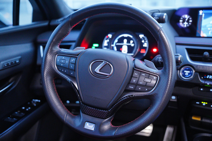 獨一無二的美好 Lexus UX250h F Sport