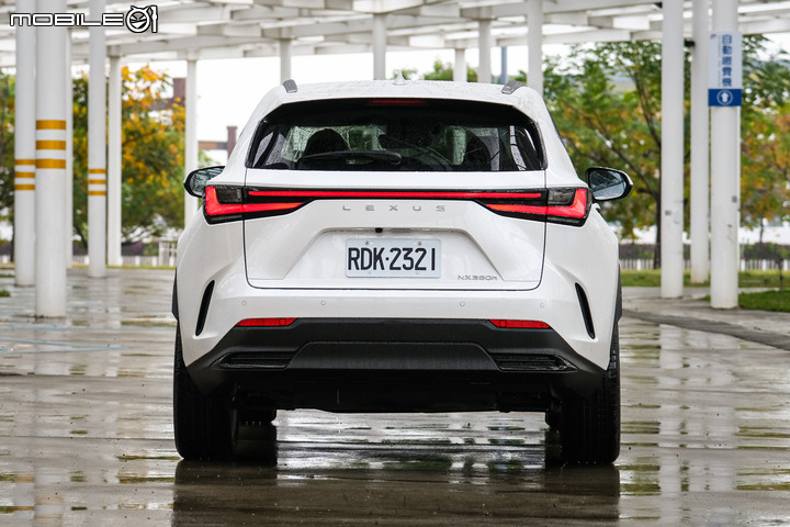 Lexus大改款NX350h試駕|除了是銷售冠軍傳人,還有更多你不知道的事