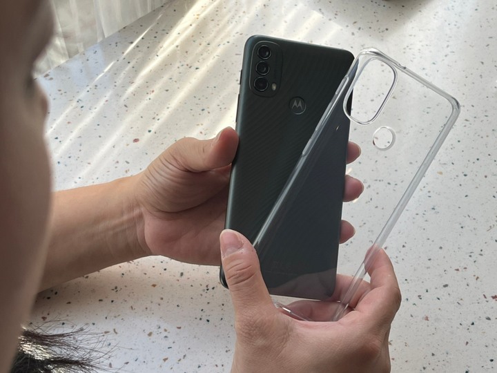 挑戰最高CP值：moto e40免四千 大螢幕大電量面面俱到【束褲開箱】