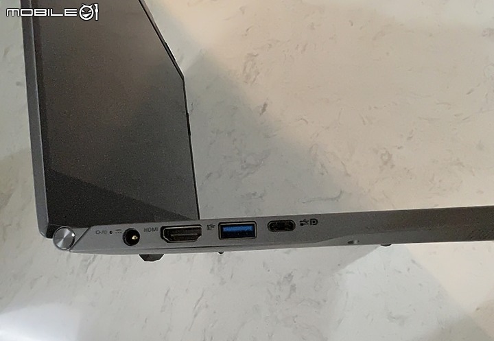 點我看大圖 GIGABYTE 技嘉 U4 UD 輕薄1公斤處女作 Ultrabook 開箱