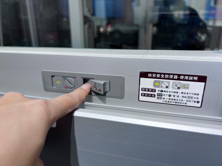 點我看大圖 亞樂美精品窗門市參觀
