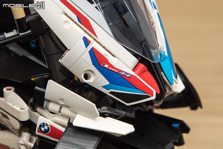 【開箱實拍】LEGO 42130 BMW M 1000 RR|1/5大比例精緻又好玩!