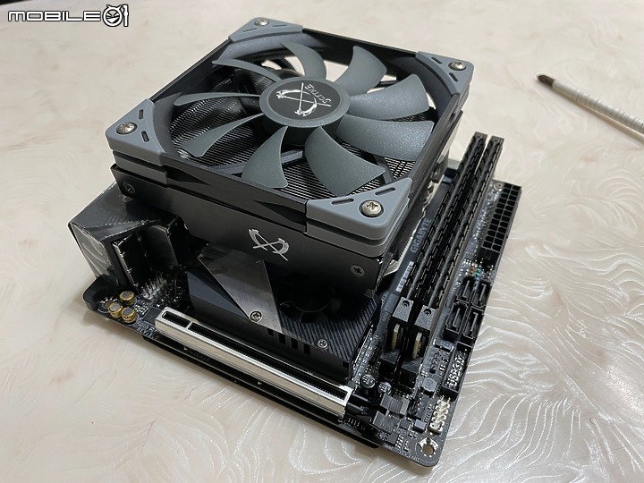 點我看大圖 礦潮下的多顯示輸出方案 AMD 5700G & X570I AORUS PRO WIFI