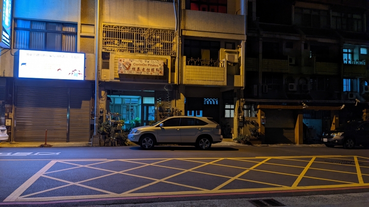 請問如何處理隔壁老是把車停到我家門口