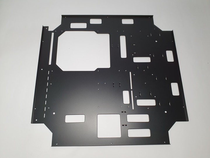 想玩機殼還是被機殼玩，InWin Airforce 魅影黑 組裝式機殼開箱試用