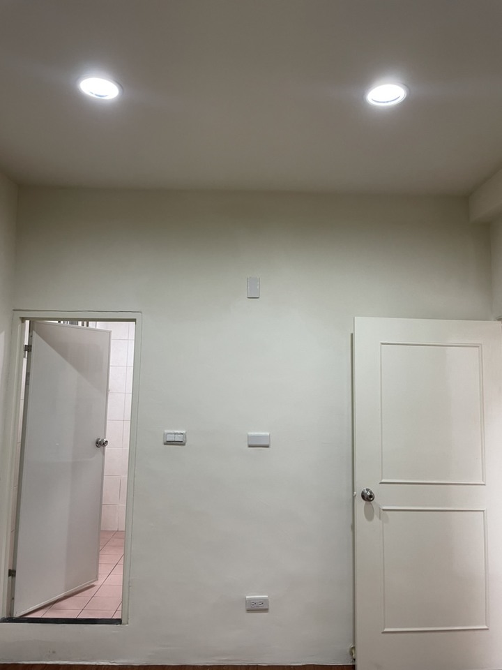 老公寓四樓（頂樓，無加蓋）天花板水痕