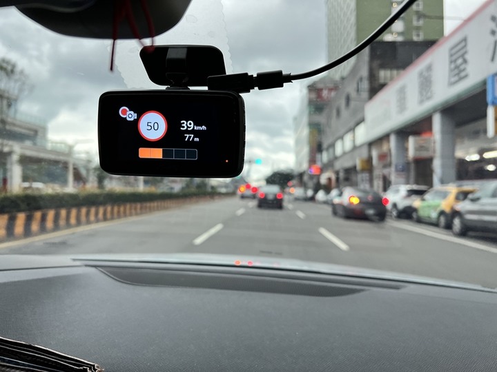 Mio MiVue™ 887 — 4K高畫質與安全六合一之實戰體驗分享，外掛基隆太平青鳥與誠品快閃店輕旅行！