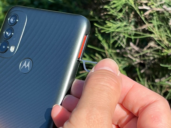 挑戰最高CP值：moto e40免四千 大螢幕大電量面面俱到【束褲開箱】