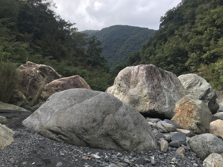 小雲豹→輕易完成的野溪溫泉瀑布SPA♨️