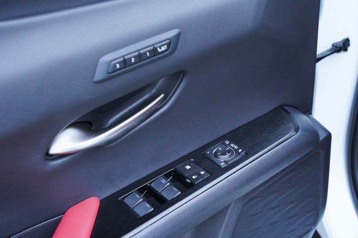 獨一無二的美好 Lexus UX250h F Sport