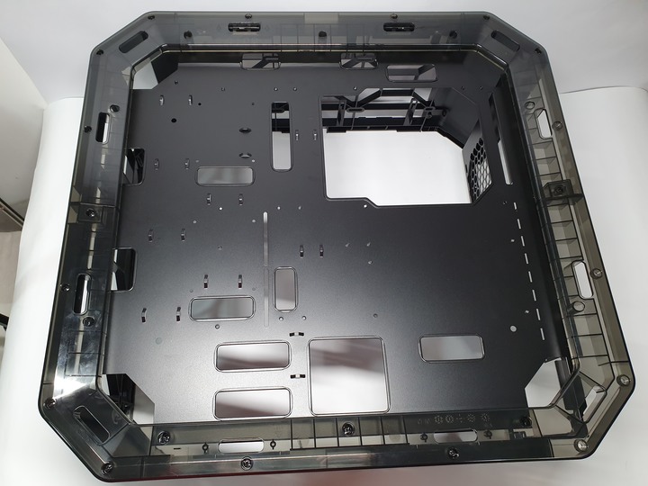 想玩機殼還是被機殼玩，InWin Airforce 魅影黑 組裝式機殼開箱試用
