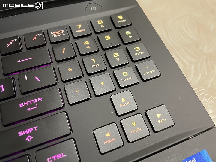 機構大改款、配件超玩家 ROG Zephyrus S17 GX703HR 快速心得分享