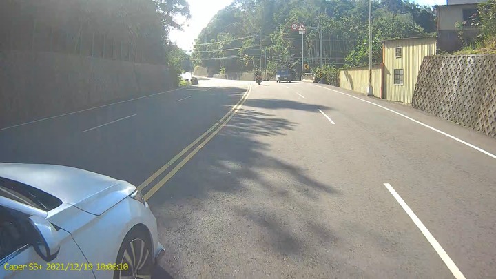 苗栗南庄老街靠右直行被左轉車撞車禍受傷