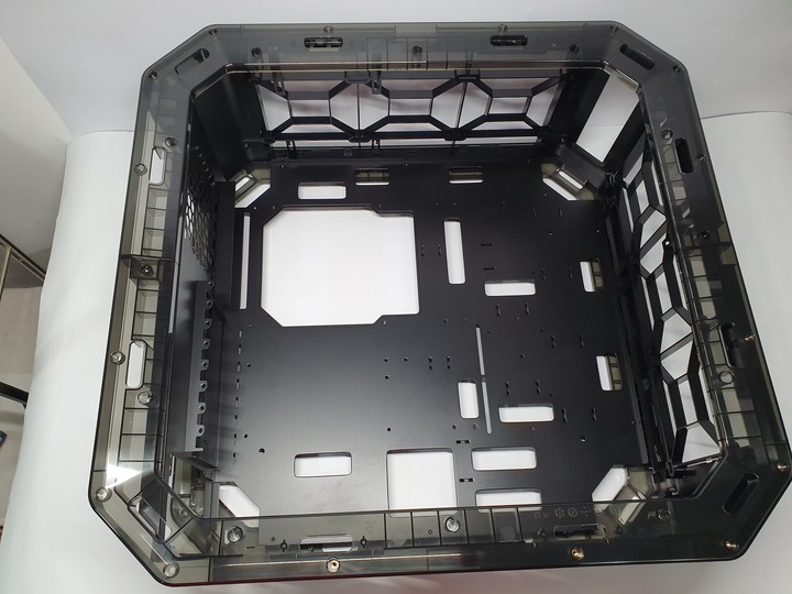 想玩機殼還是被機殼玩，InWin Airforce 魅影黑 組裝式機殼開箱試用