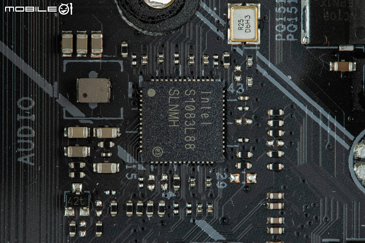 ASUS TUF GAMING Z690 PLUS WIFI D4 主機板開箱 隱藏在中階定位的實力派選擇
