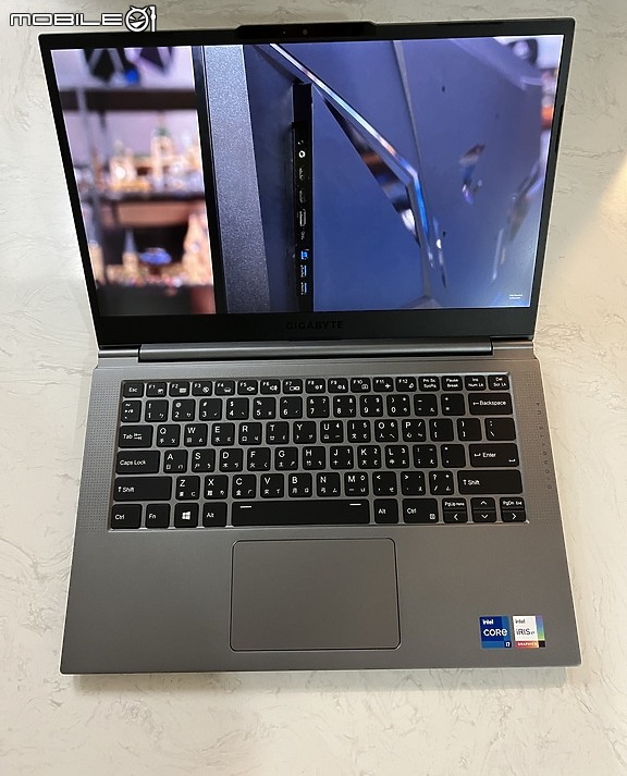點我看大圖 GIGABYTE 技嘉 U4 UD 輕薄1公斤處女作 Ultrabook 開箱