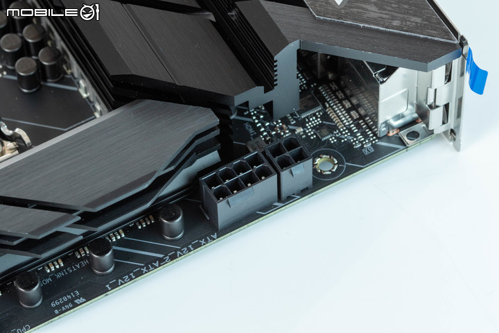 ASUS TUF GAMING Z690 PLUS WIFI D4 主機板開箱 隱藏在中階定位的實力派選擇