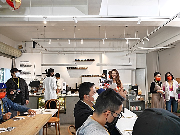 Mio MiVue™ 887 — 4K高畫質與安全六合一之實戰體驗分享，外掛基隆太平青鳥與誠品快閃店輕旅行！