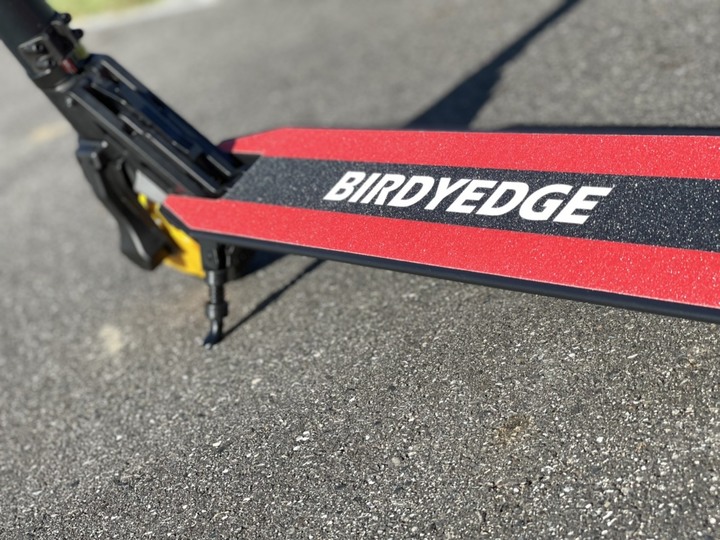 【BIRDYEDGE 電動滑板車選購建議 】2萬 ?! 不用真的嗎 !!!這款MIT CP值超高，最高30KM，雙避震，剎車。