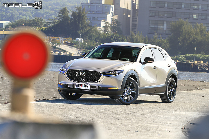 Mazda 3 & CX-30新年式雙車型試駕∣戰力補強、新色張揚 同級對手得提防提防