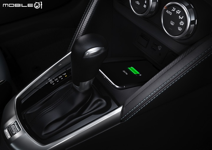 【國內新訊】Mazda 2 2022 年式登場,提供「琉光金」新車色與無線 Apple Carplay!