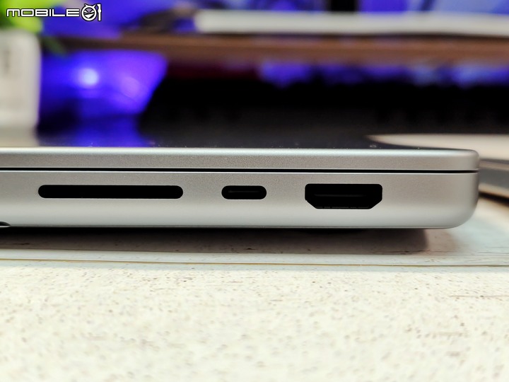 【 開箱 】MacBook Pro M1 Pro 使用心得分享 – 該怎麼選MacBook？充電器有必要升級嗎？