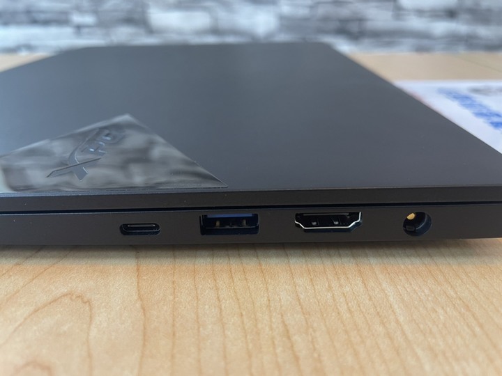 14吋重量竟然不到一公斤?!XPG XENIA 14