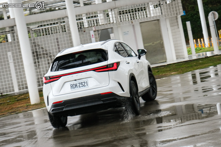 Lexus大改款NX350h試駕|除了是銷售冠軍傳人,還有更多你不知道的事