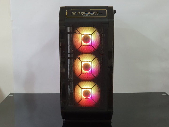 想玩機殼還是被機殼玩，InWin Airforce 魅影黑 組裝式機殼開箱試用
