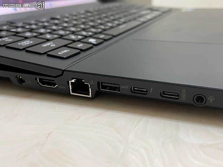 機構大改款、配件超玩家 ROG Zephyrus S17 GX703HR 快速心得分享
