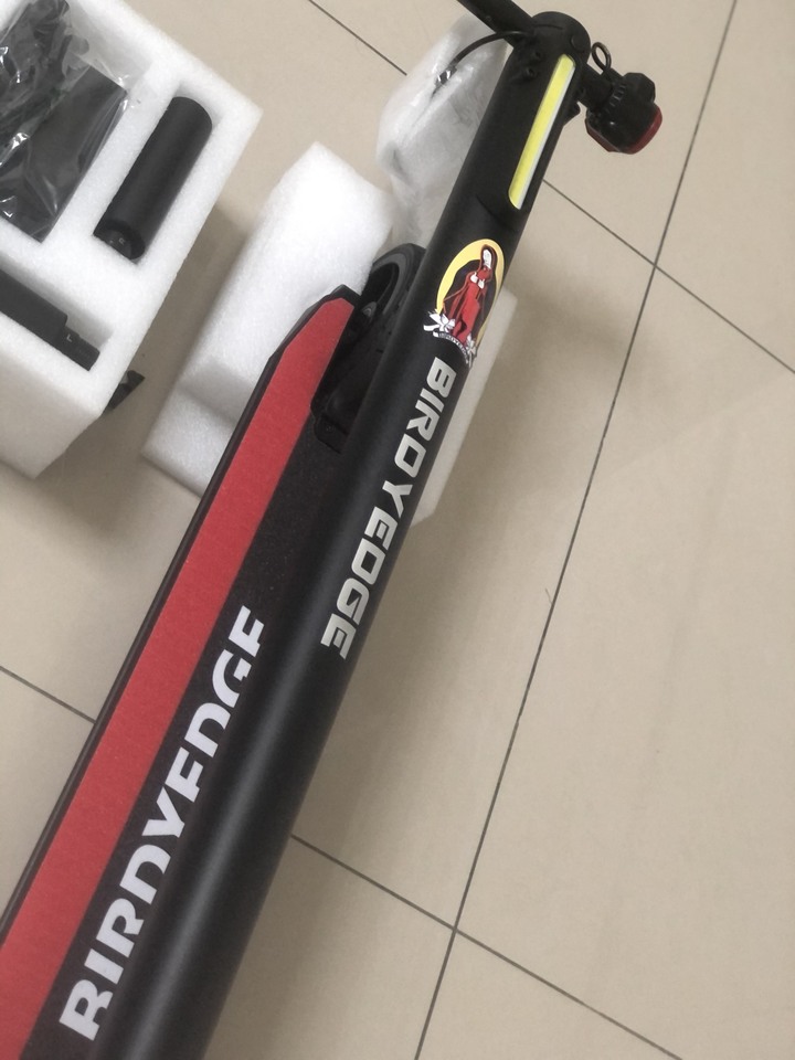 【BIRDYEDGE 電動滑板車選購建議 】2萬 ?! 不用真的嗎 !!!這款MIT CP值超高，最高30KM，雙避震，剎車。