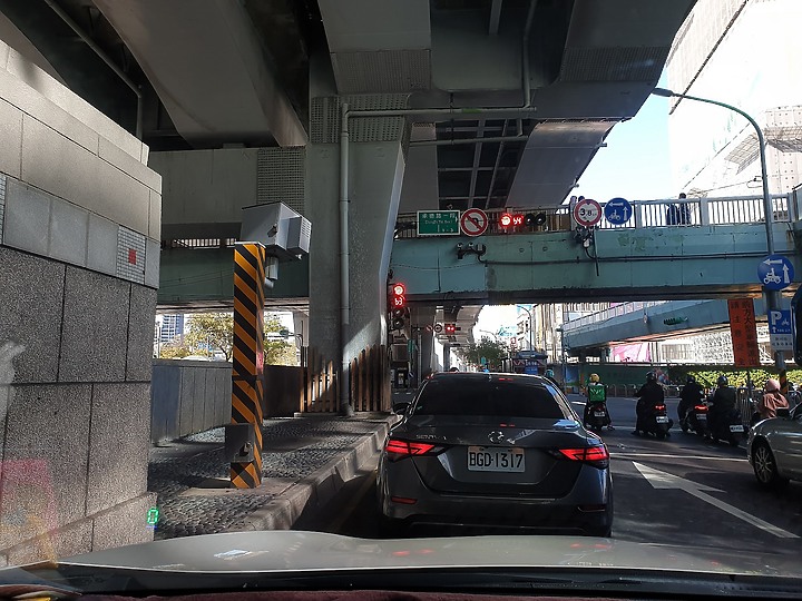 << 出門在走 >> Mio 887 4K 行車記錄器心得分享 << Mio要有 >>