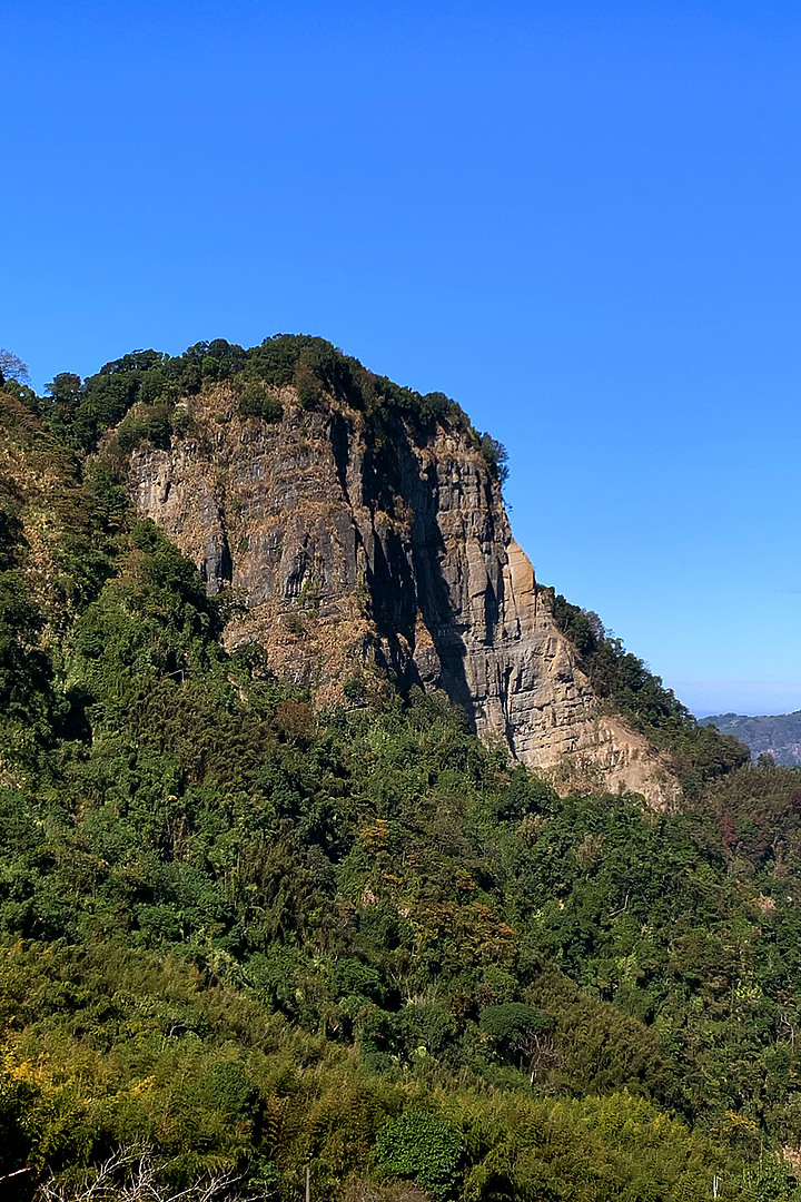 苗栗泰安｜馬那邦山登山步道｜漫步楓紅古戰場．遠眺深藍聖稜線