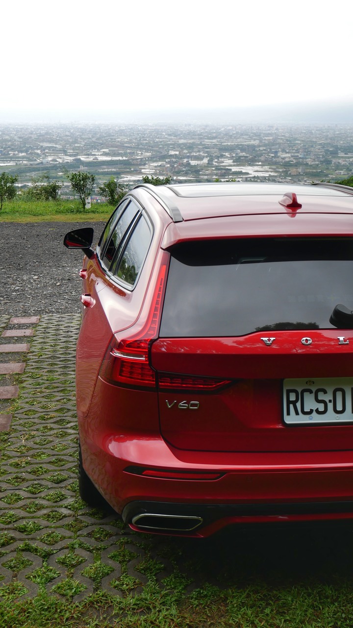 [遊記分享] Volvo V60 B5 R-Design 新車試駕 新手爸媽初體驗