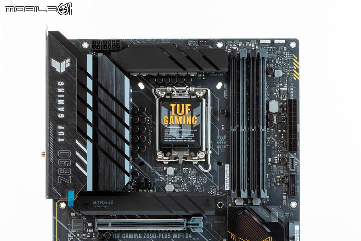 ASUS TUF GAMING Z690 PLUS WIFI D4 主機板開箱 隱藏在中階定位的實力派選擇
