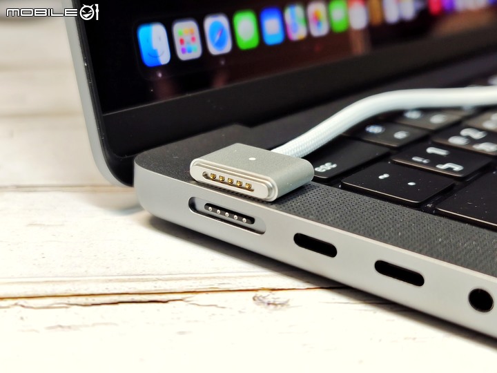 【 開箱 】MacBook Pro M1 Pro 使用心得分享 – 該怎麼選MacBook？充電器有必要升級嗎？